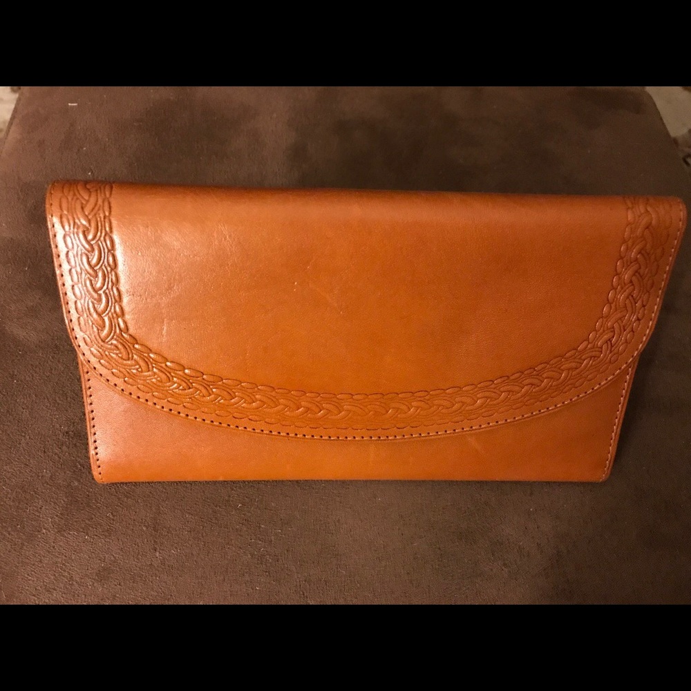 Liz Claibornr tan wallet